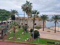 Vue depuis la terrasse de l'appartement en direction du bastion et de la vieille ville.