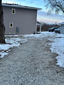 Approach to house from driveway