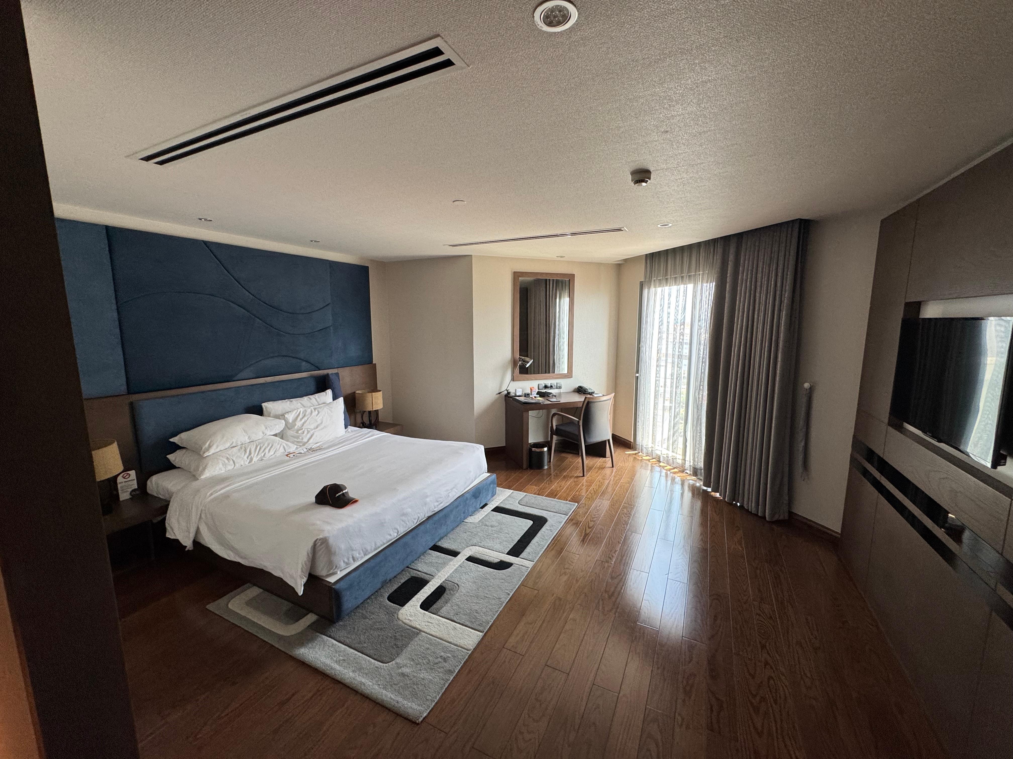 Clean and comfortable king room