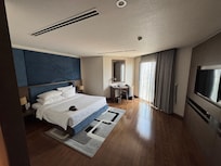 Clean and comfortable king room