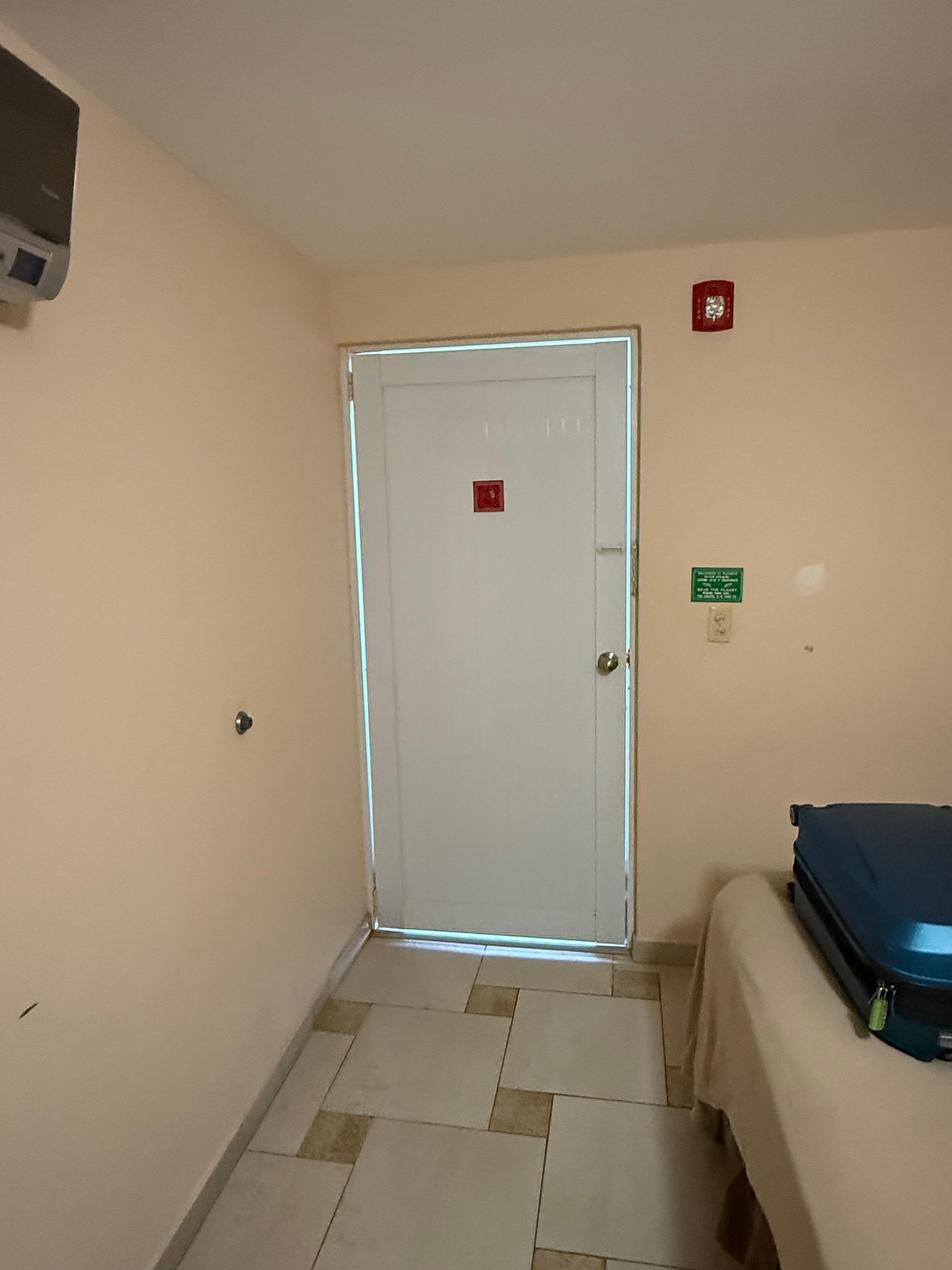 Door without deadbolt 
