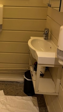 Feuchtigkeitsschäden nicht wirklich schön