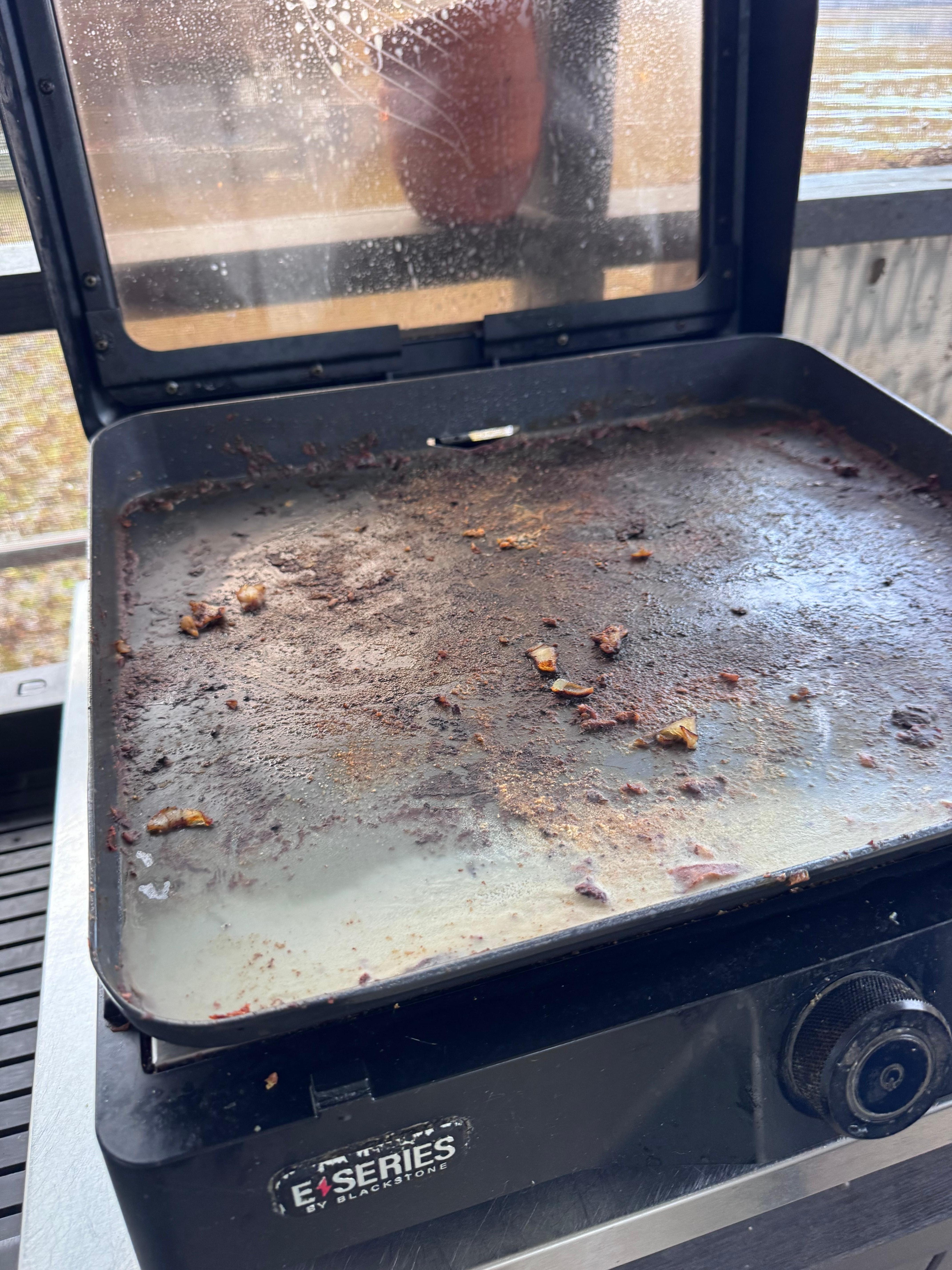 We arrived to a dirty and broken griddle but it was replaced about an hour after our arrival. 