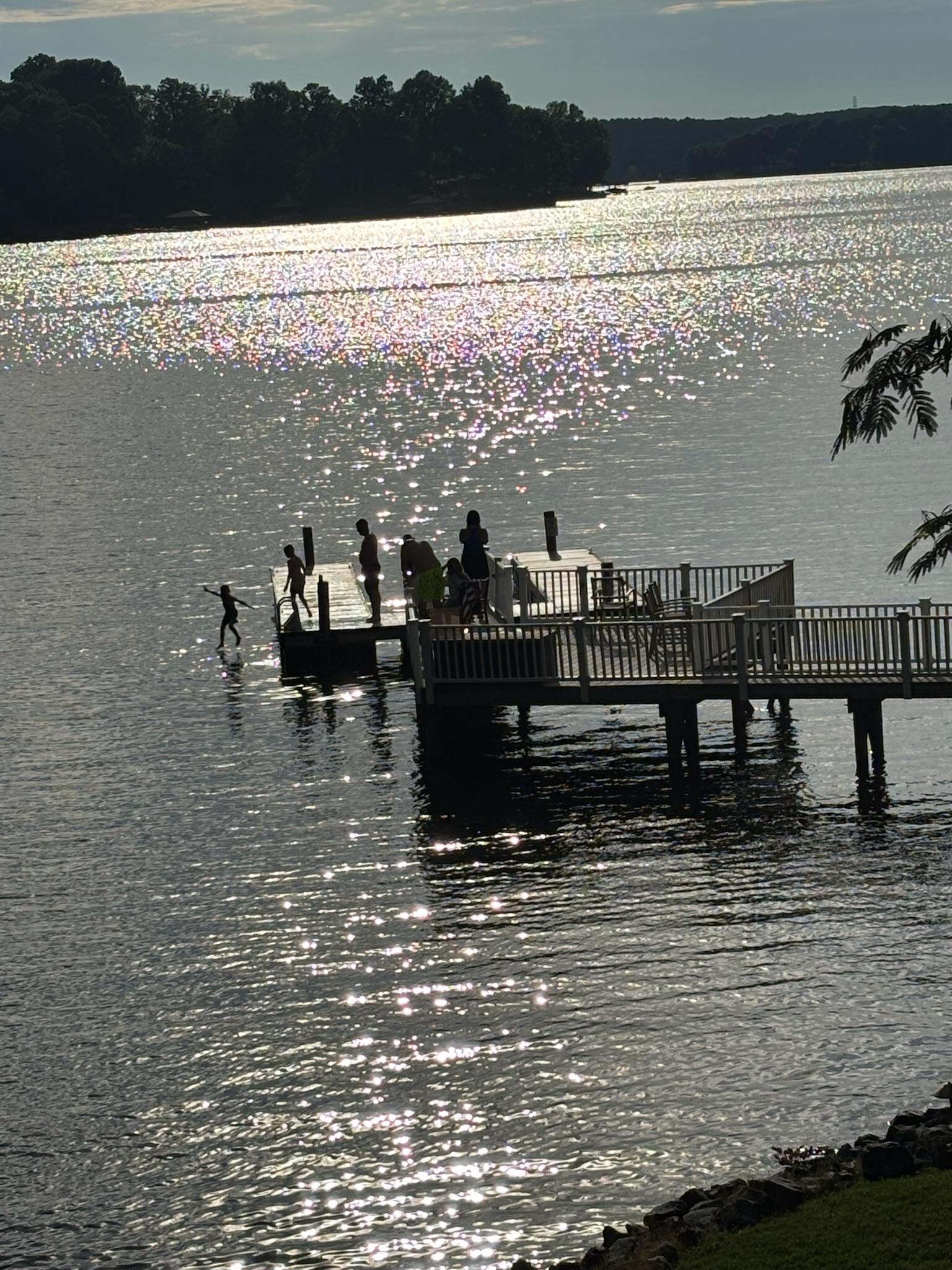 Jump off the dock easily! 