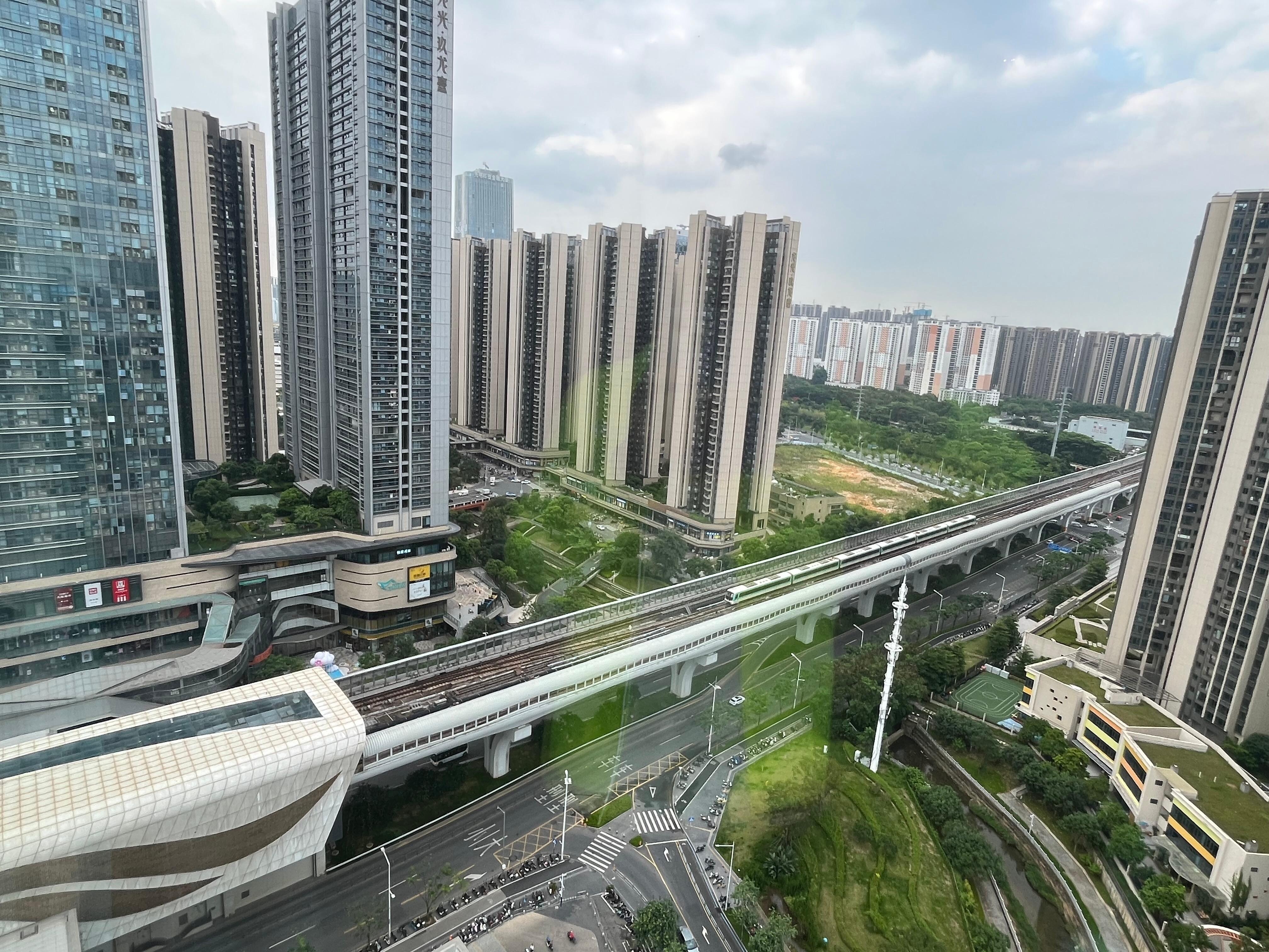坐在房間看列車的經過，鉄路迷的意外驚喜
