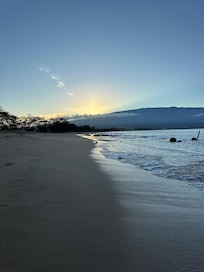 Early morning beach walk towards Kihei, the beach access is steps from the condo. 