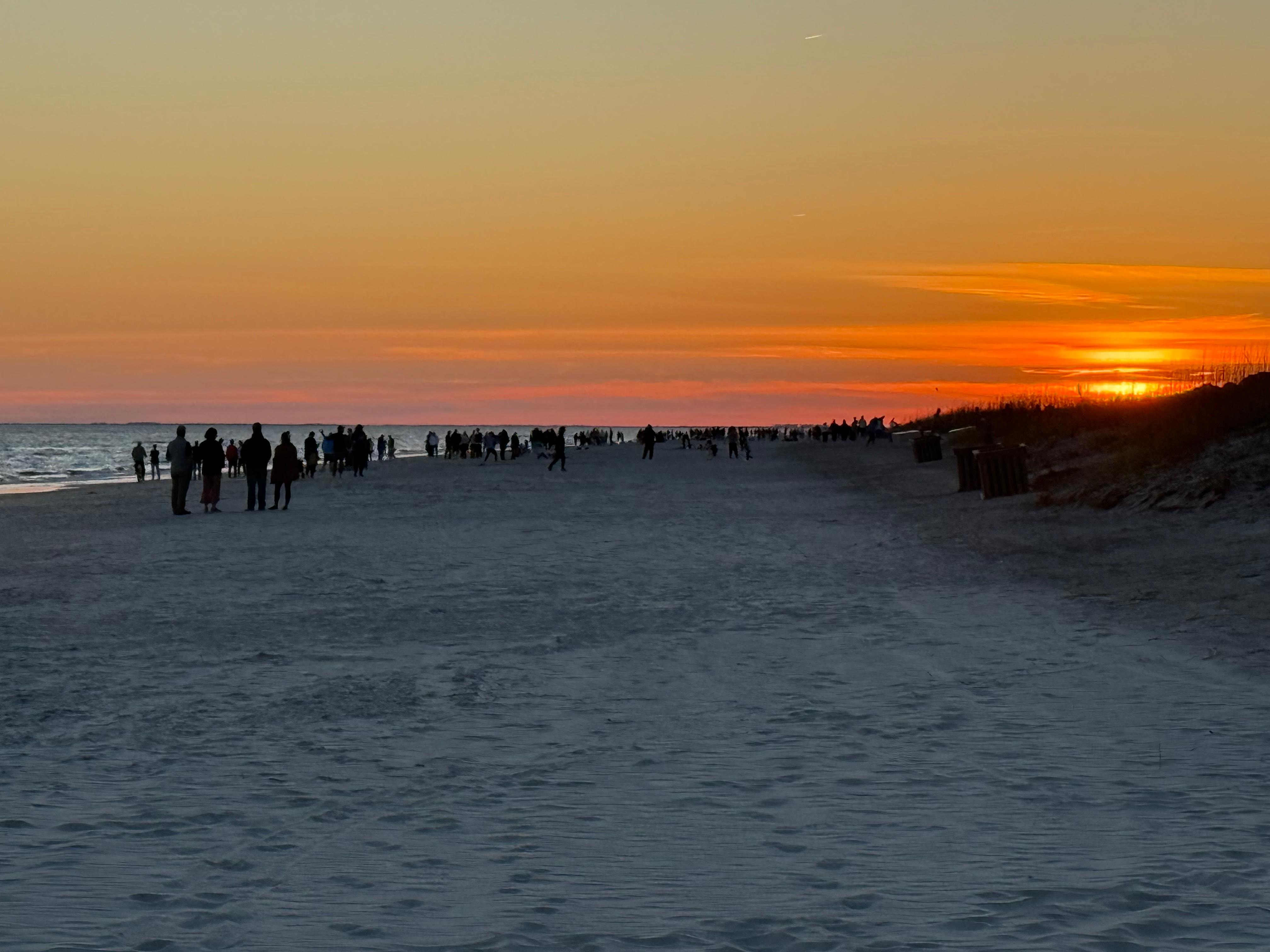 Jan. 1 2026 sunset.  We watched dolphins swim by and were thankful for our time together at Peter’s home.