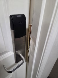 Suite door