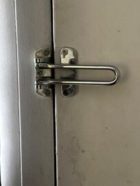 no deadbolt