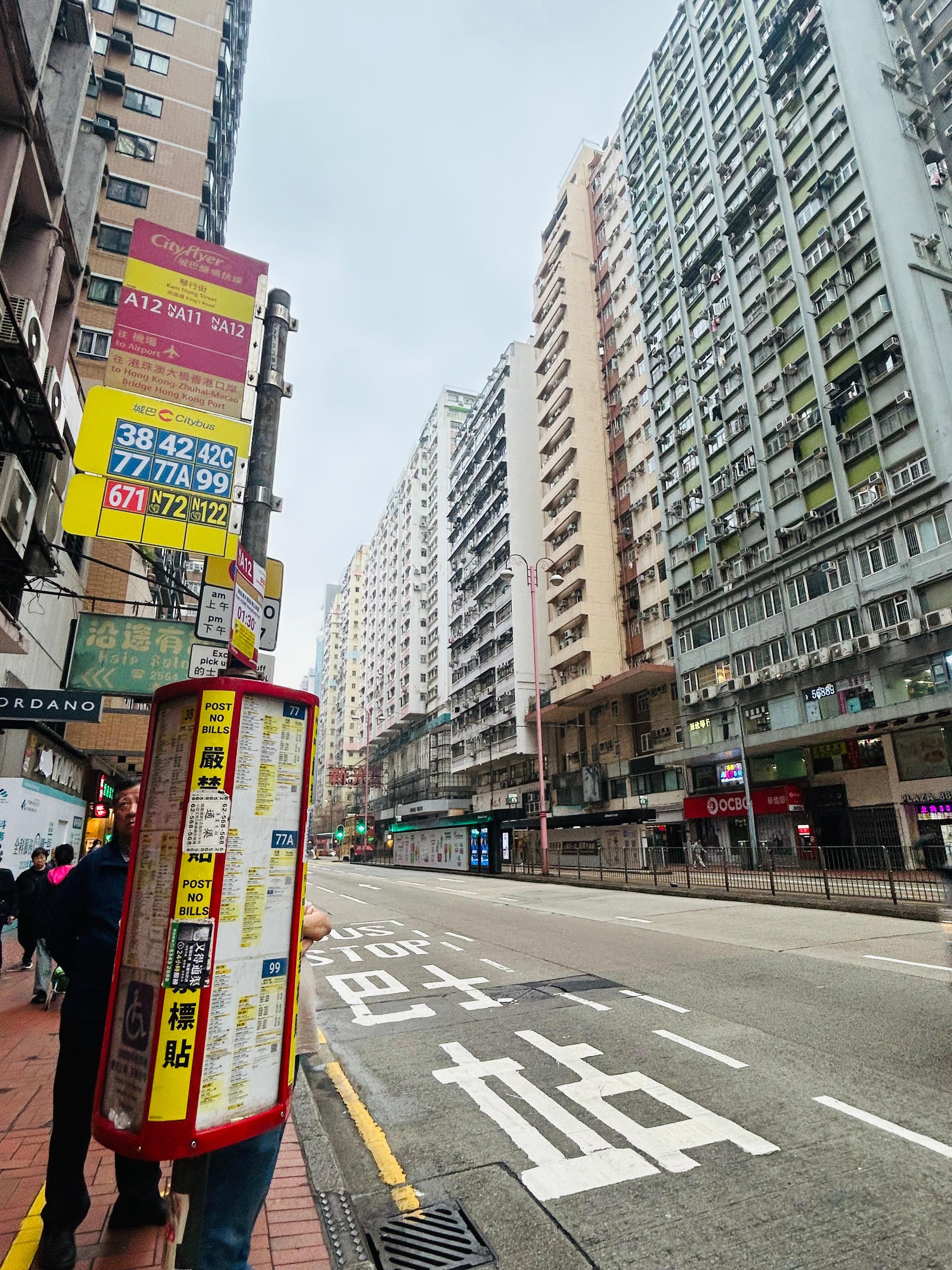 空港行きバス停