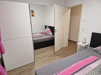 kleineres Schlafzimmer