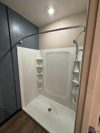 No shower Curtain