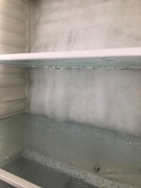 Le frigo que nous avons dû dégivrer nous même
