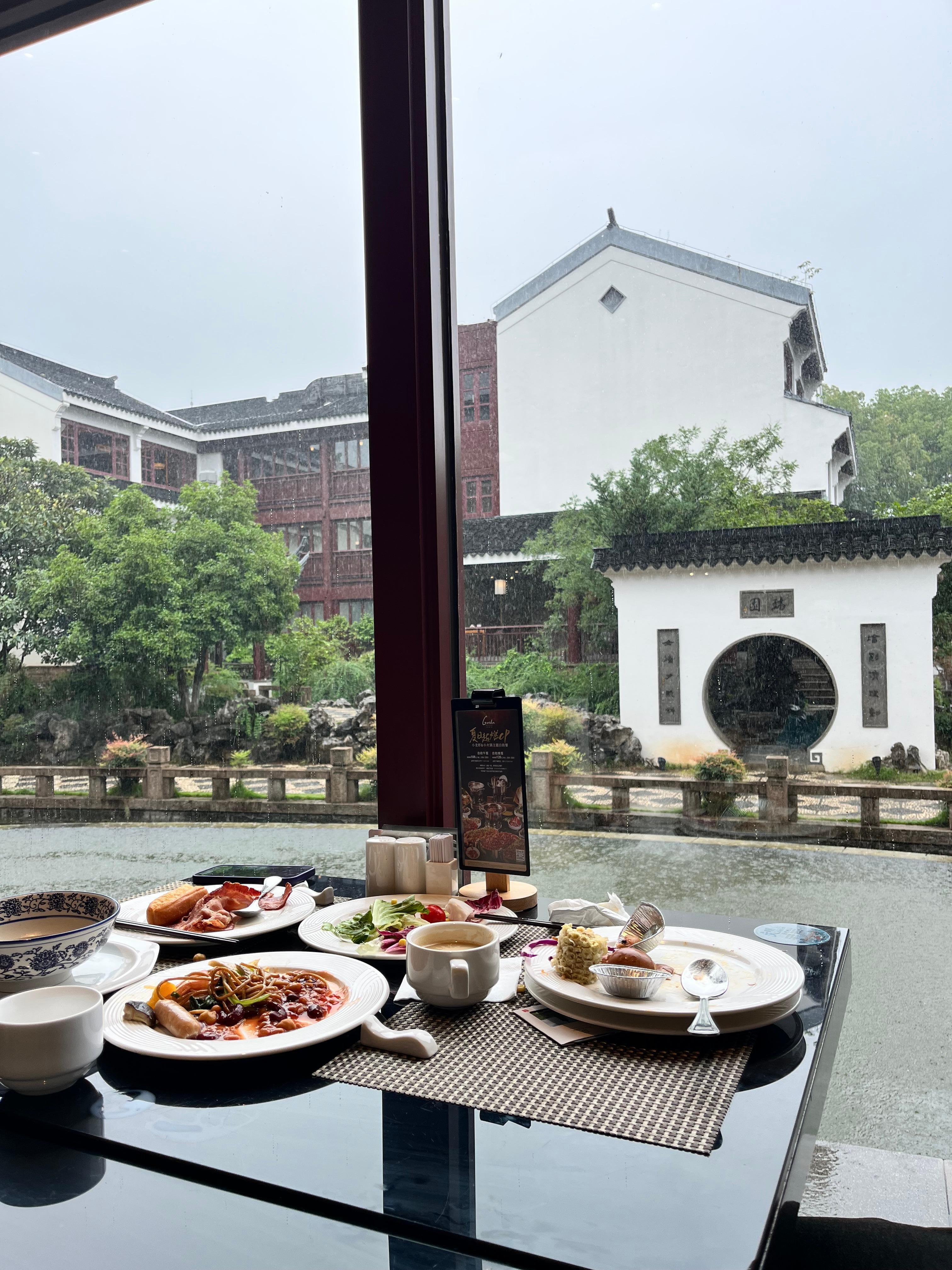 Breakfast area with great view