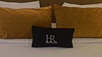 Impressive pillows and comfy bed