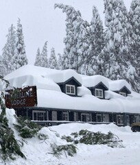 Lodge in the Snow!