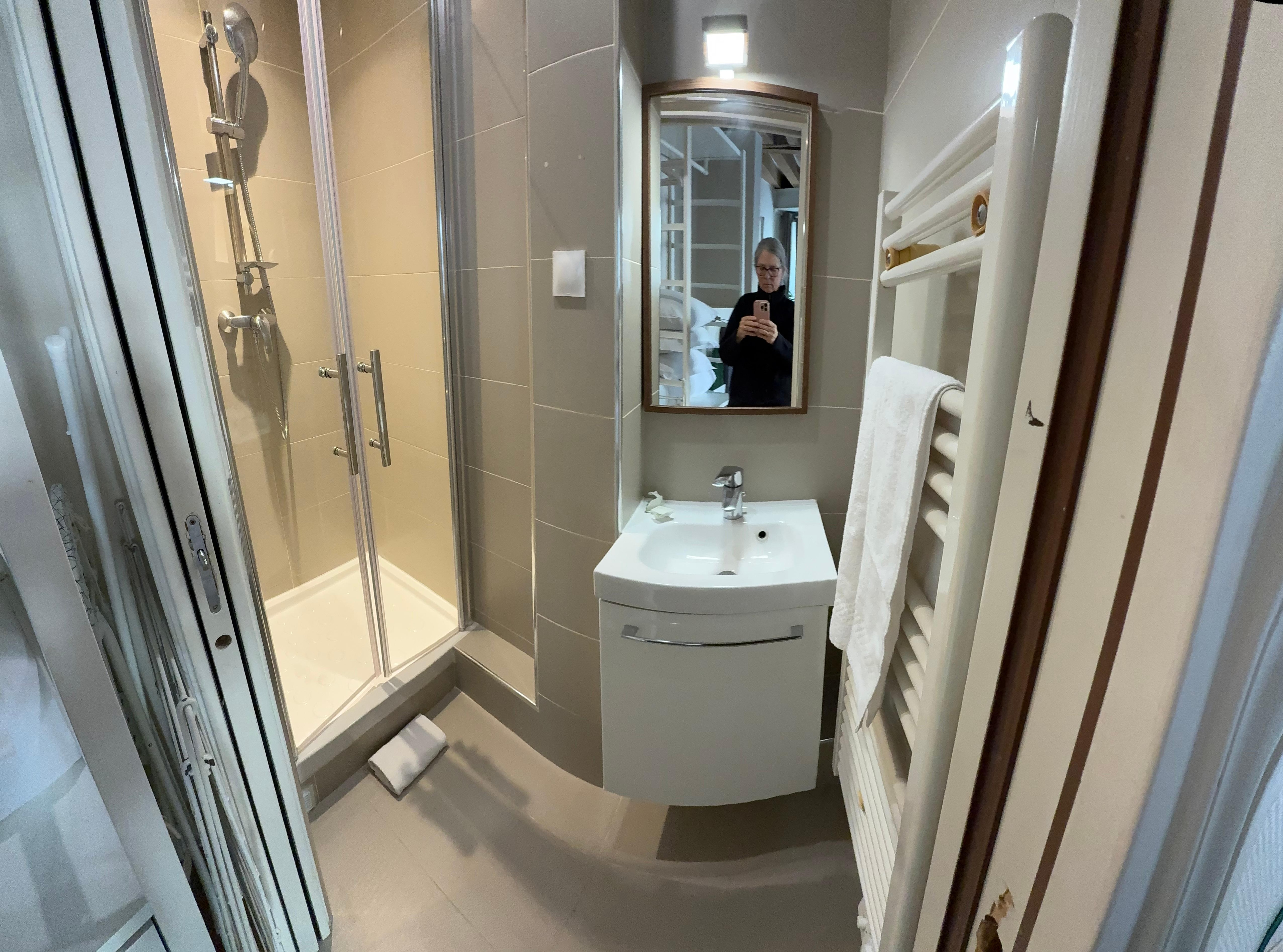 Their description of a 'full bathroom' - no toilet.