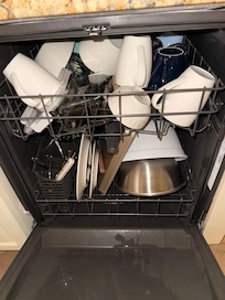 Dishwash full and stunk when we arrived