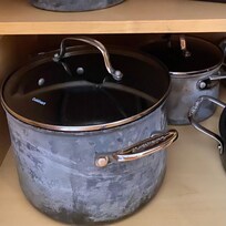 Cooking pots very old and scratches inside. Heath risk.