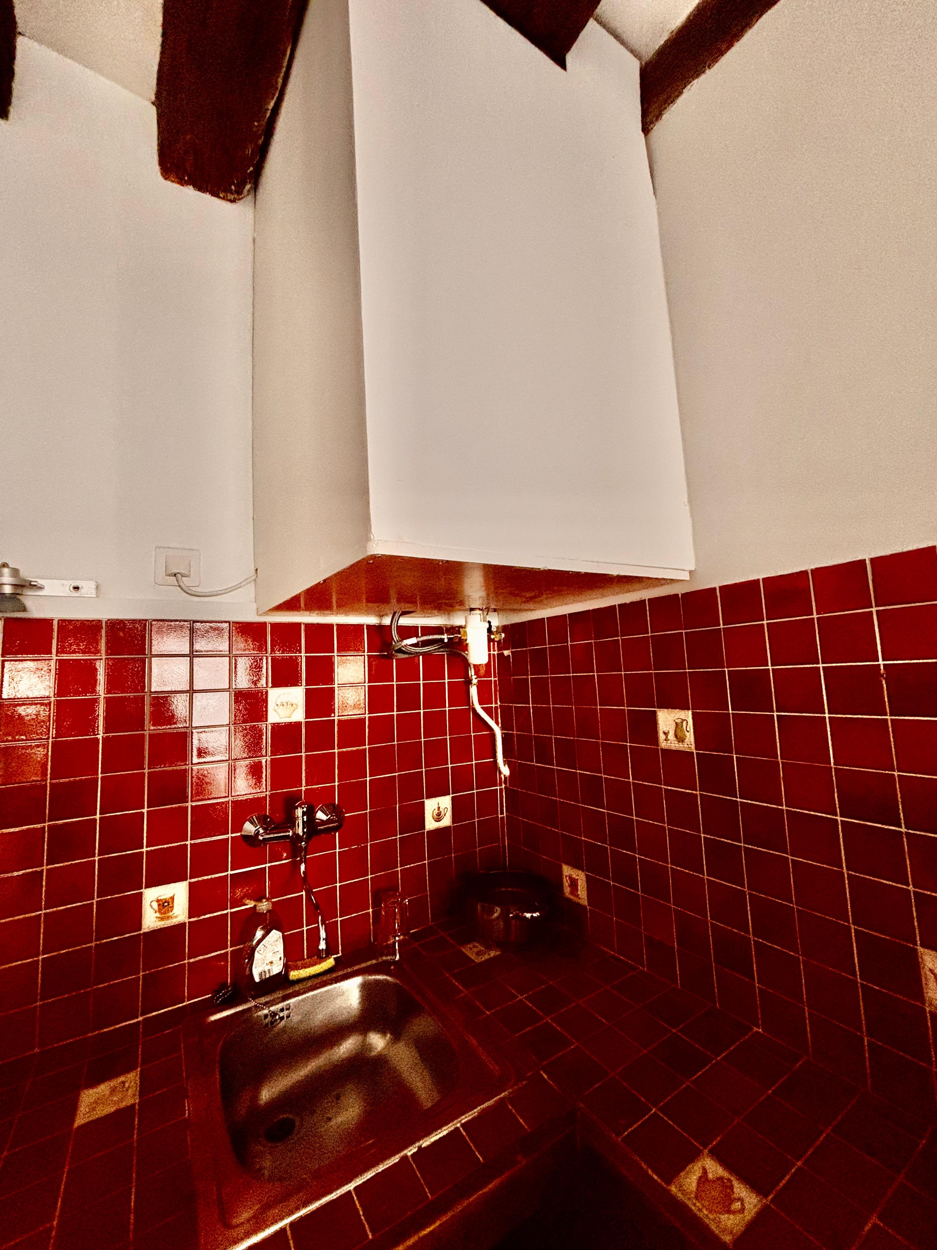 Broken and leaking geyser 