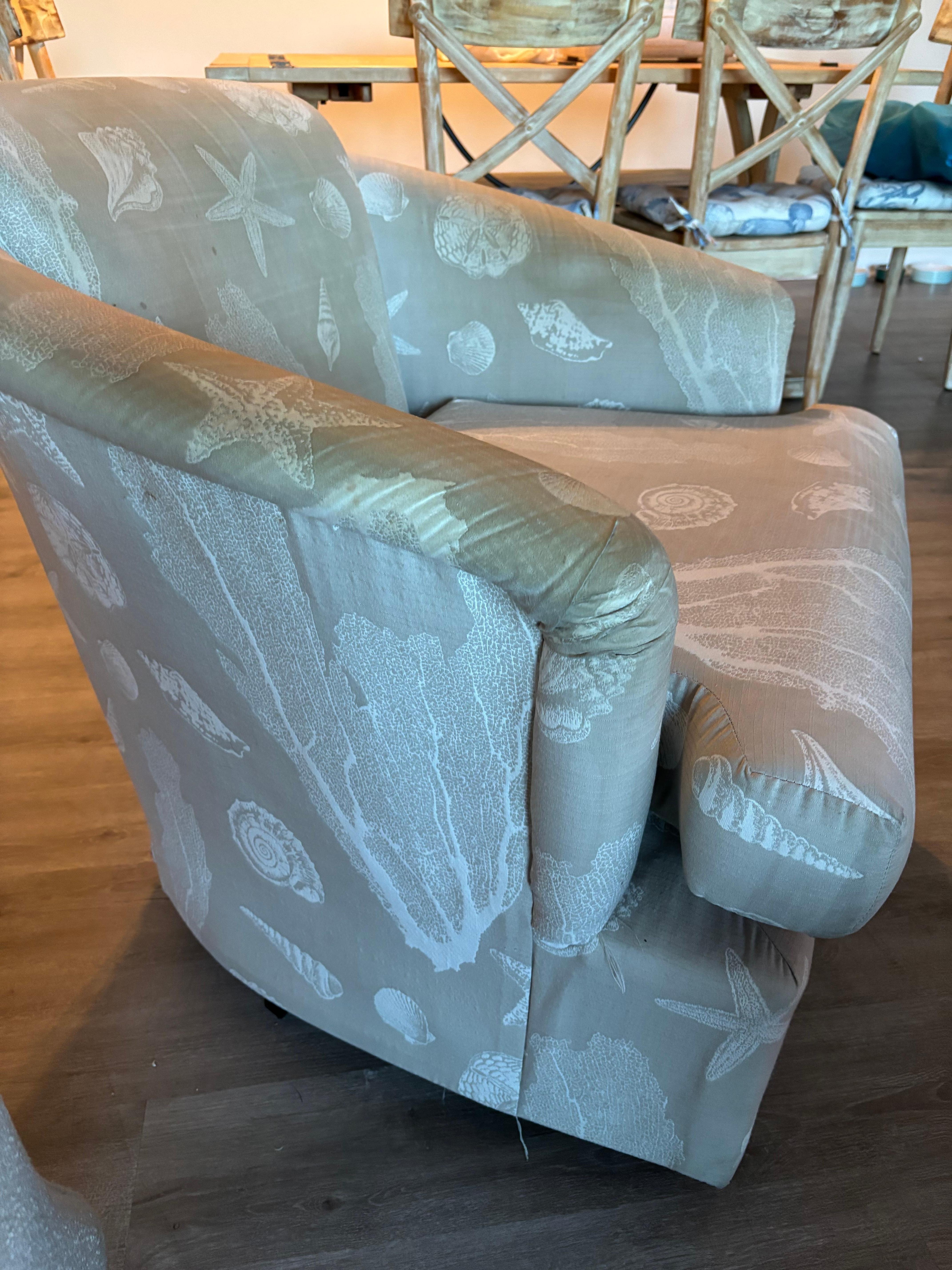 Chair needs cleaning.  I’m sure the owners aren’t aware of how this looks