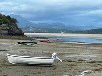 From Borth-y-Gest towards Porthmadog