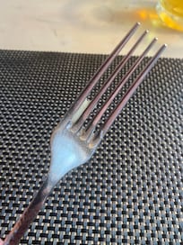 Gabel frisch am Tisch