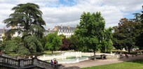 Square Darcy, parc agréable atteignable à pieds.