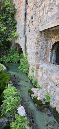 Exterior del baño del moro y de la mora
