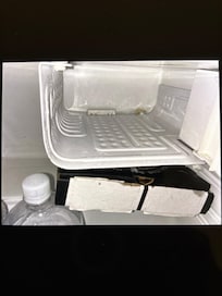 Fridge defrosting water on my pizzA