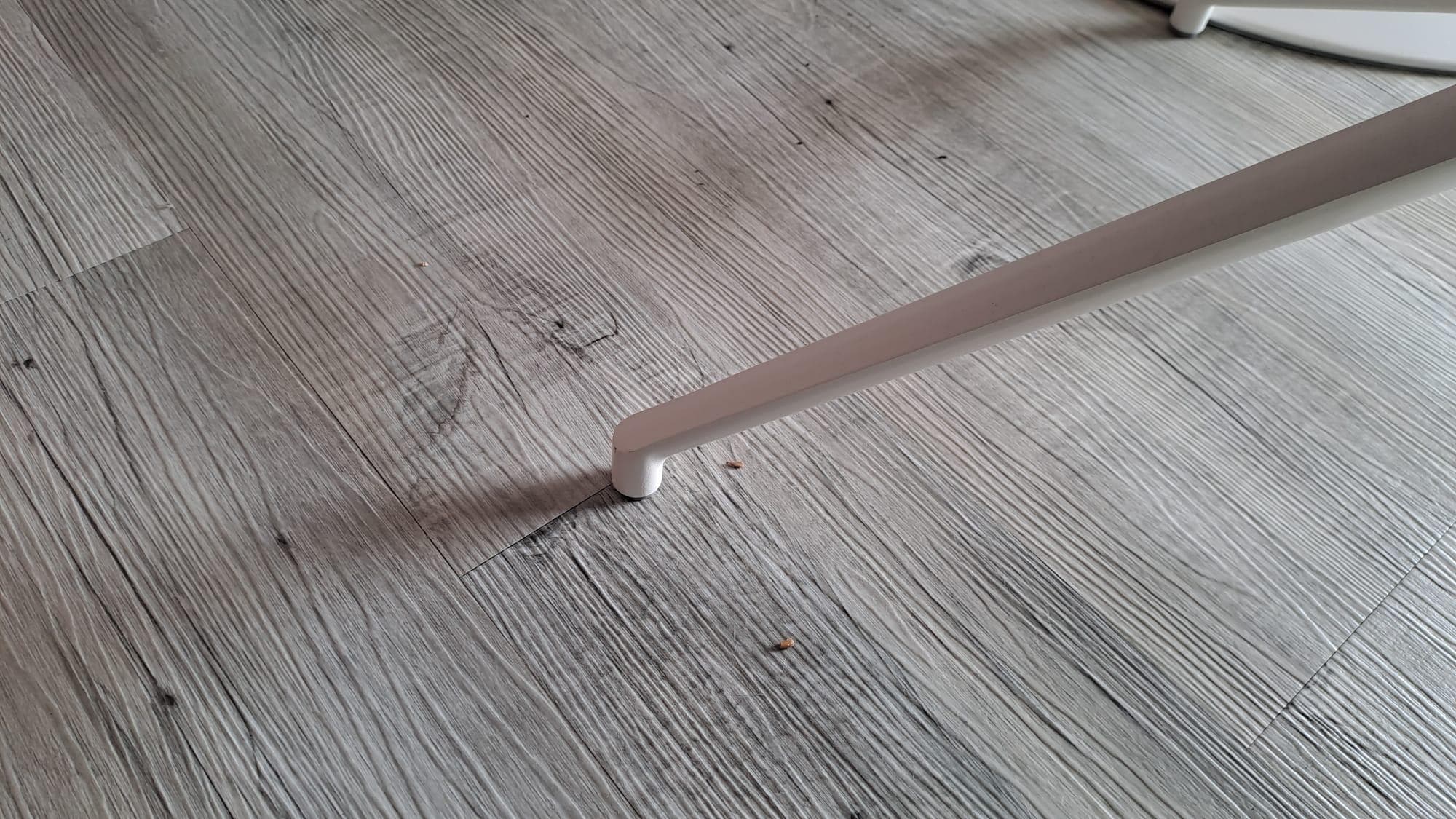 Fußboden unter Esstisch