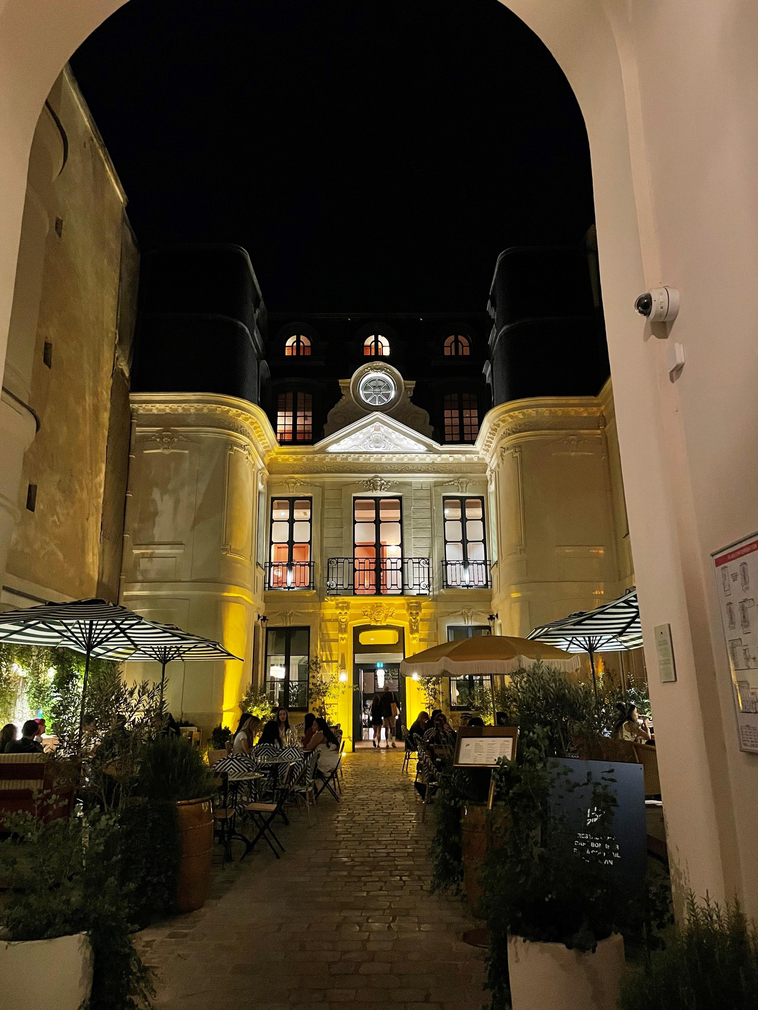 Entry to the hotel, has cafe style restaurant and indoor dining/buffet breakfast