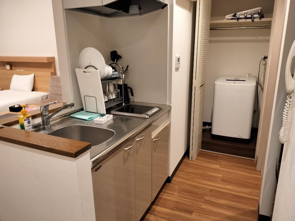 部屋の洗濯機は使わず、
フロント前にあるコインランドリー500円でドラム式洗濯機で乾燥までしました。、