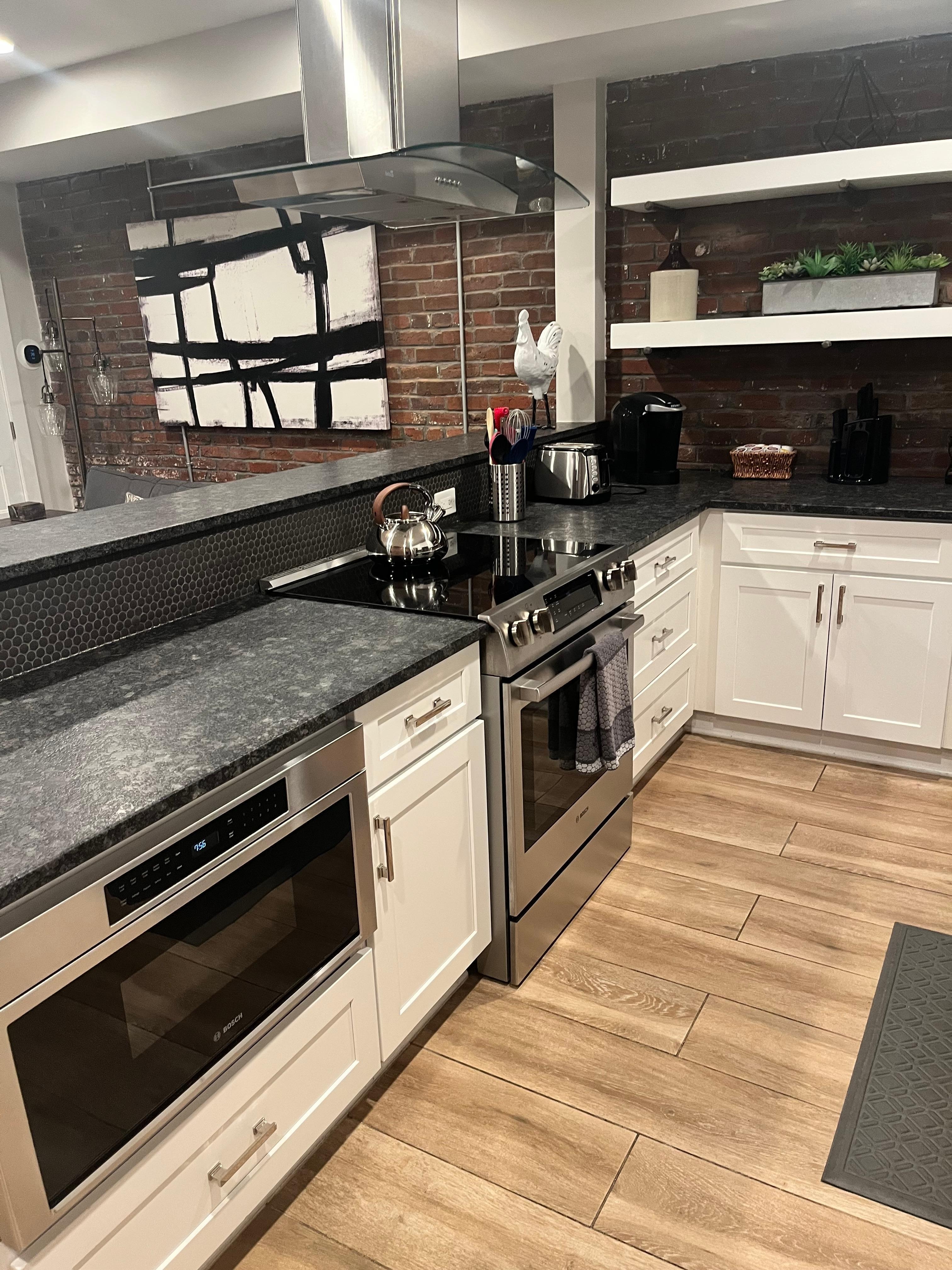 High quality appliances in easy-to-cook-in kitchen