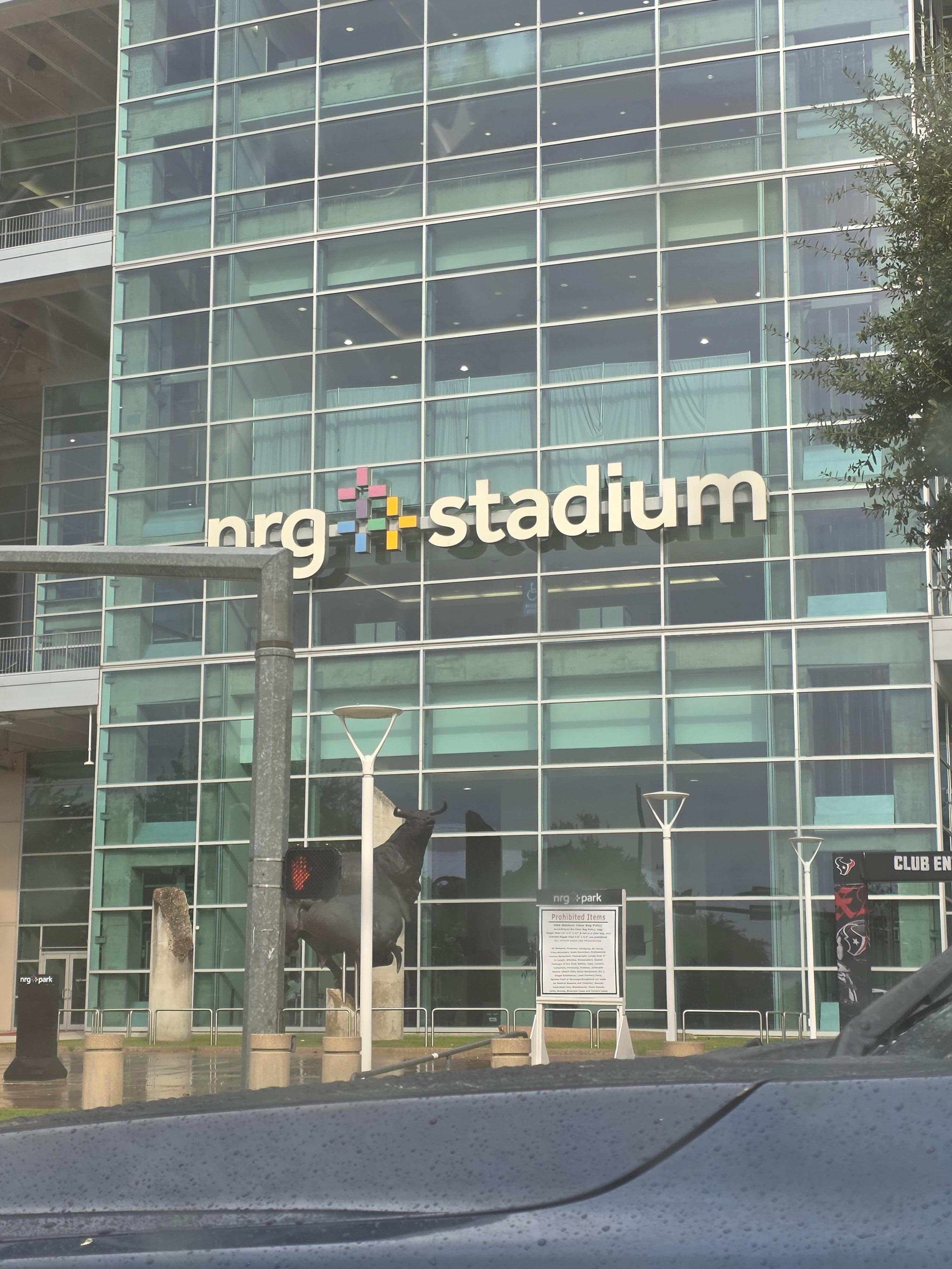 Loved that the hotel was within walking distance of the stadium. We walked to watch our 49'ers game although we lost we had fun.