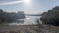 Fluss nur wenige Gehminuten, den Strand entlang, entfernt.