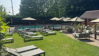Pool und Umgebung