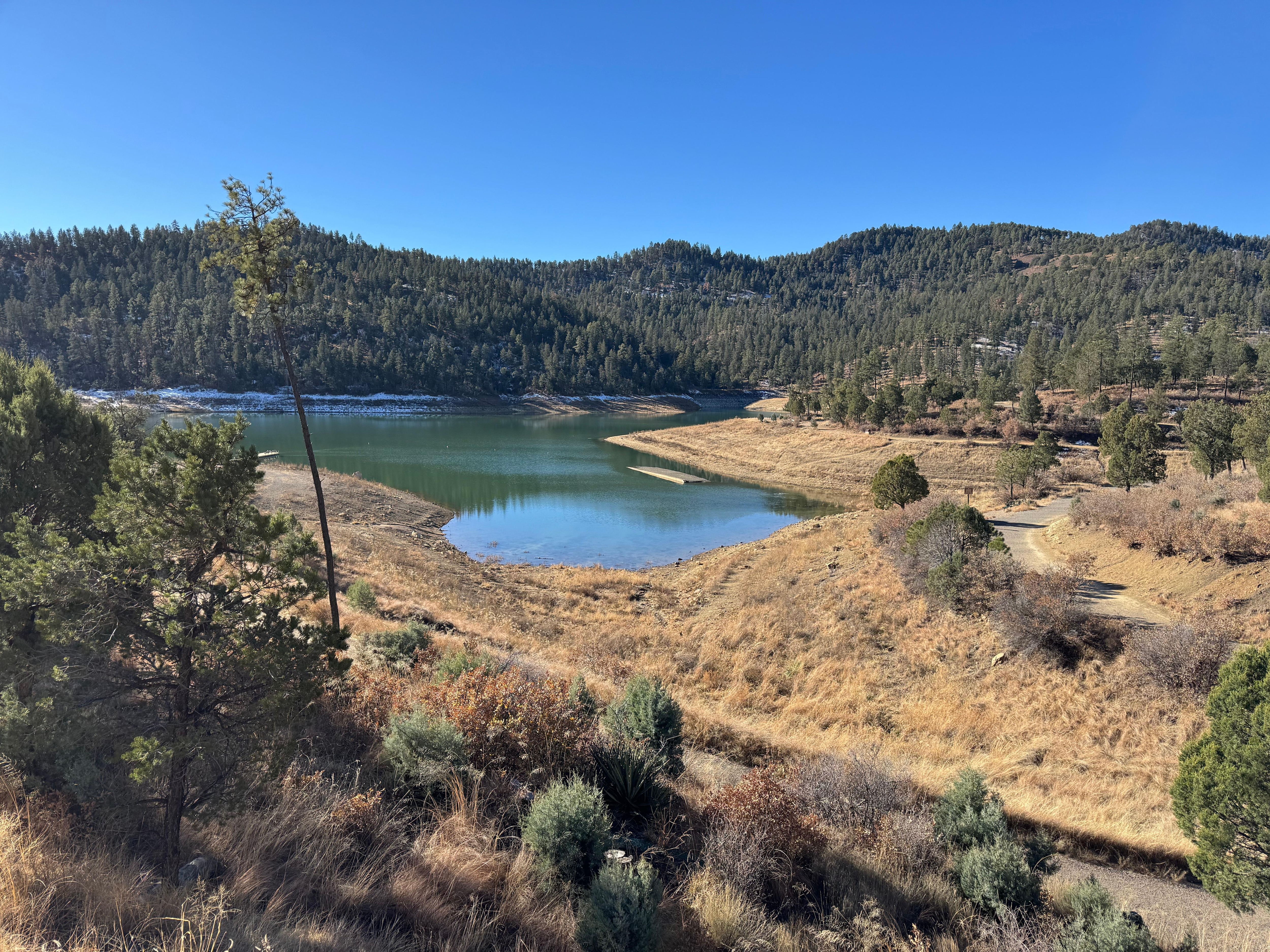 Nearby lake, 2 min drive. 