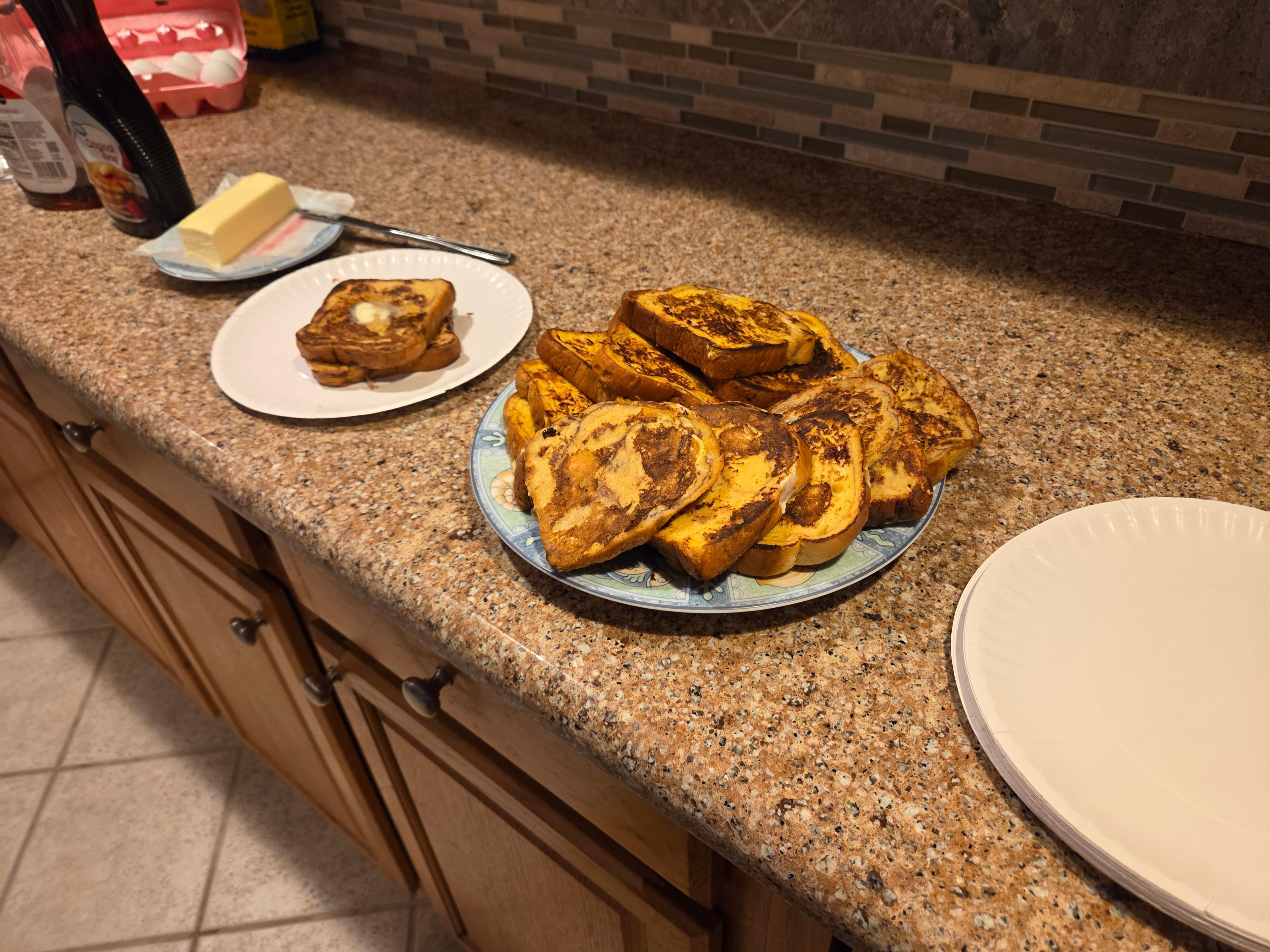 Breakfast spread in kitchen...plenty of counter space!