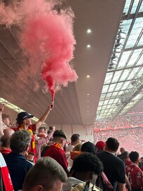 Underbar stämning på The Kop.