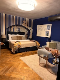 King size bed