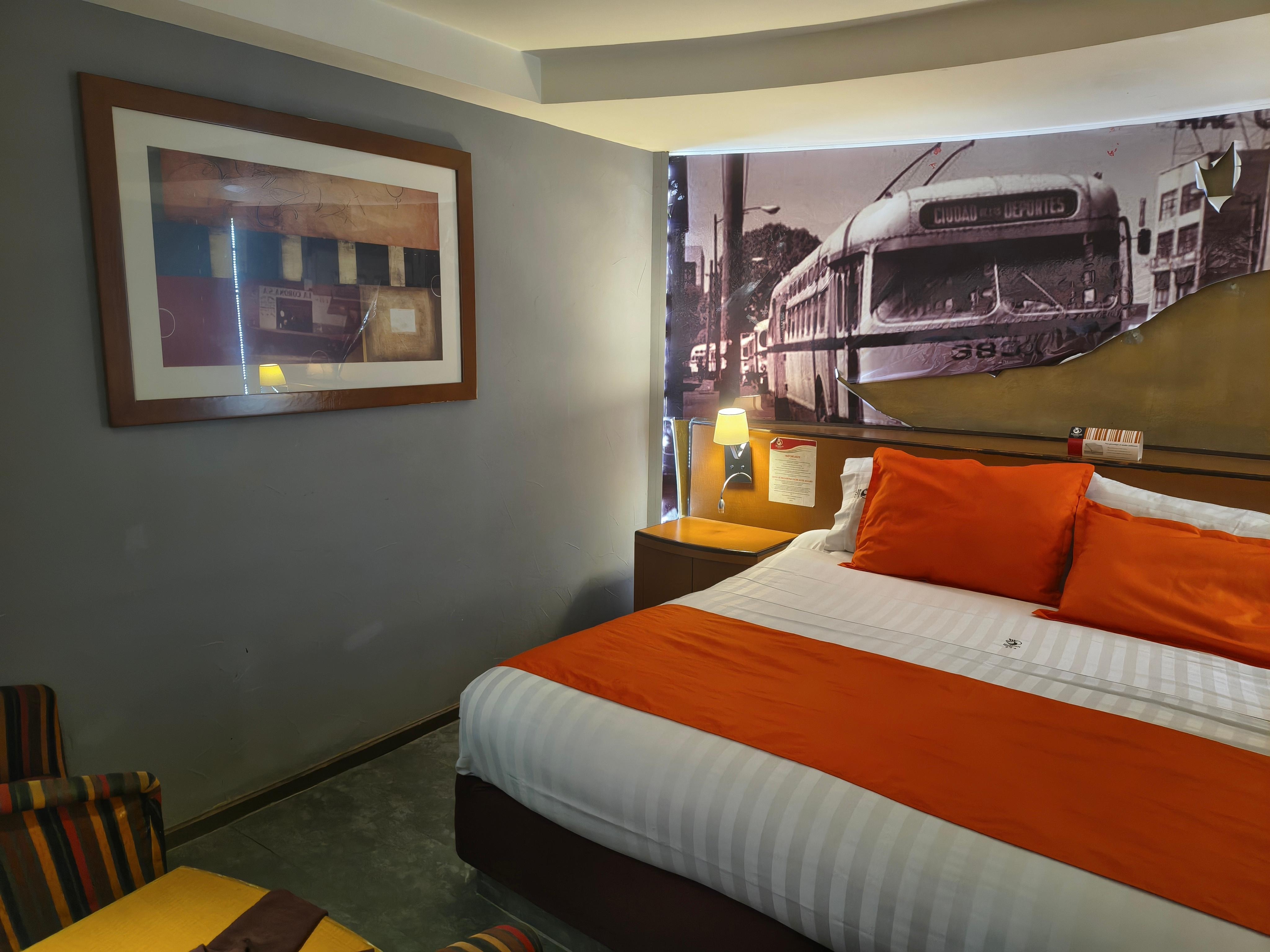 Cama amplia y suave, muy buena para descansar.