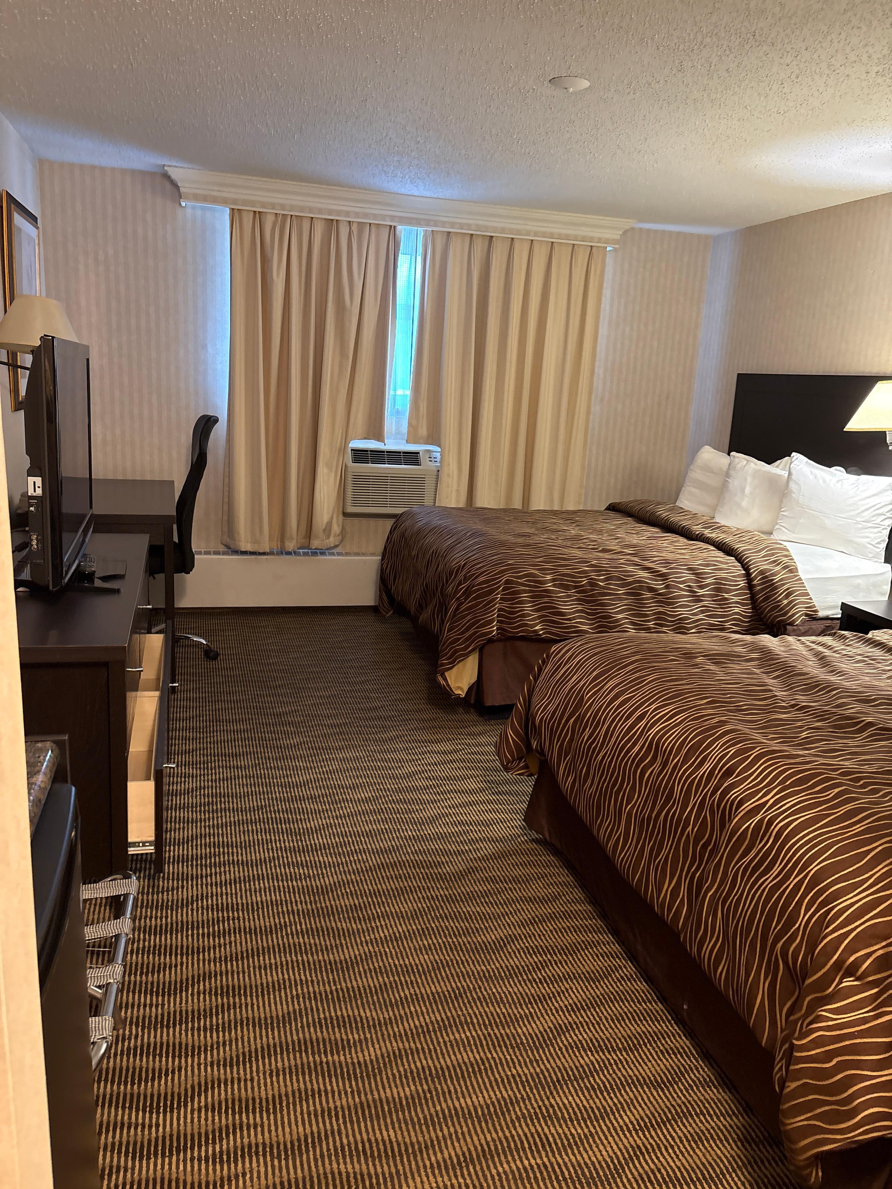 2 bedroom, spacious enough. Drawers would not stay closed (not an issue). 