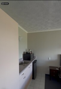 Kitchenette, well equipped