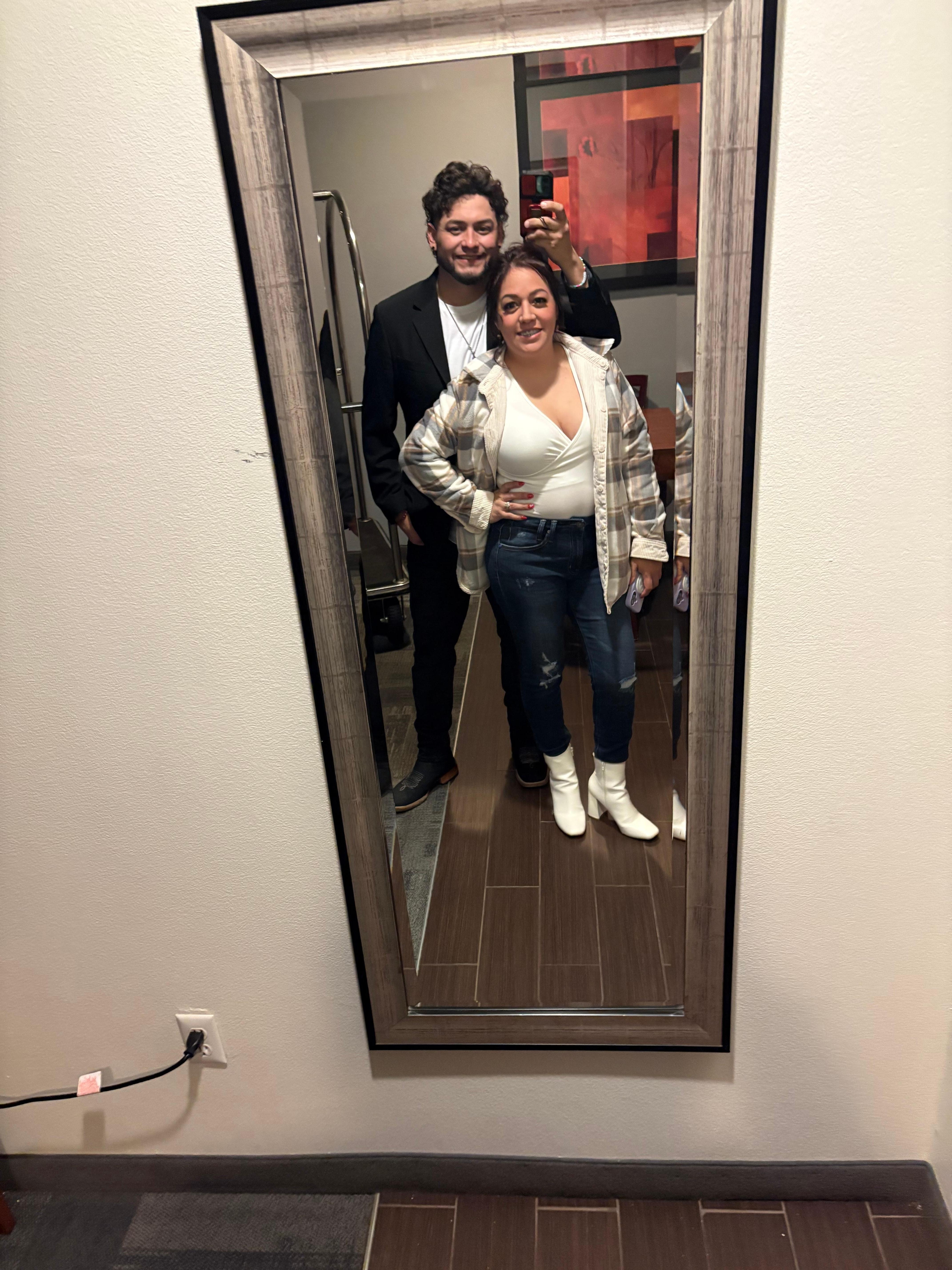 Super clean and very comfortable hotel in the suite ! Great time and great service clean fresh and safe !! 