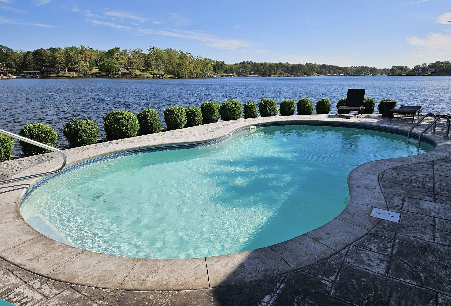 Pool with a beautiful view 
