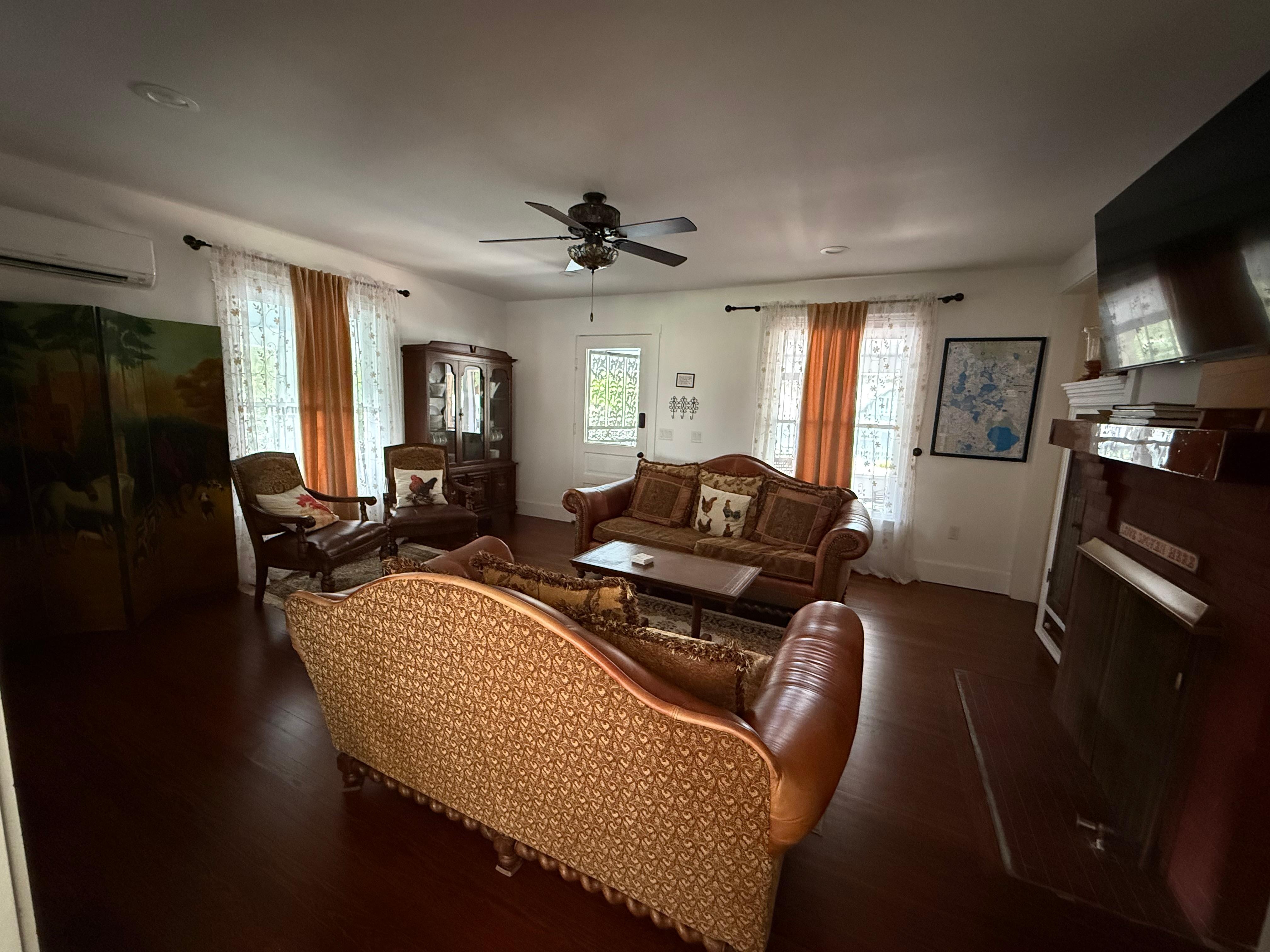 Bedrooms all spacious and okeasant