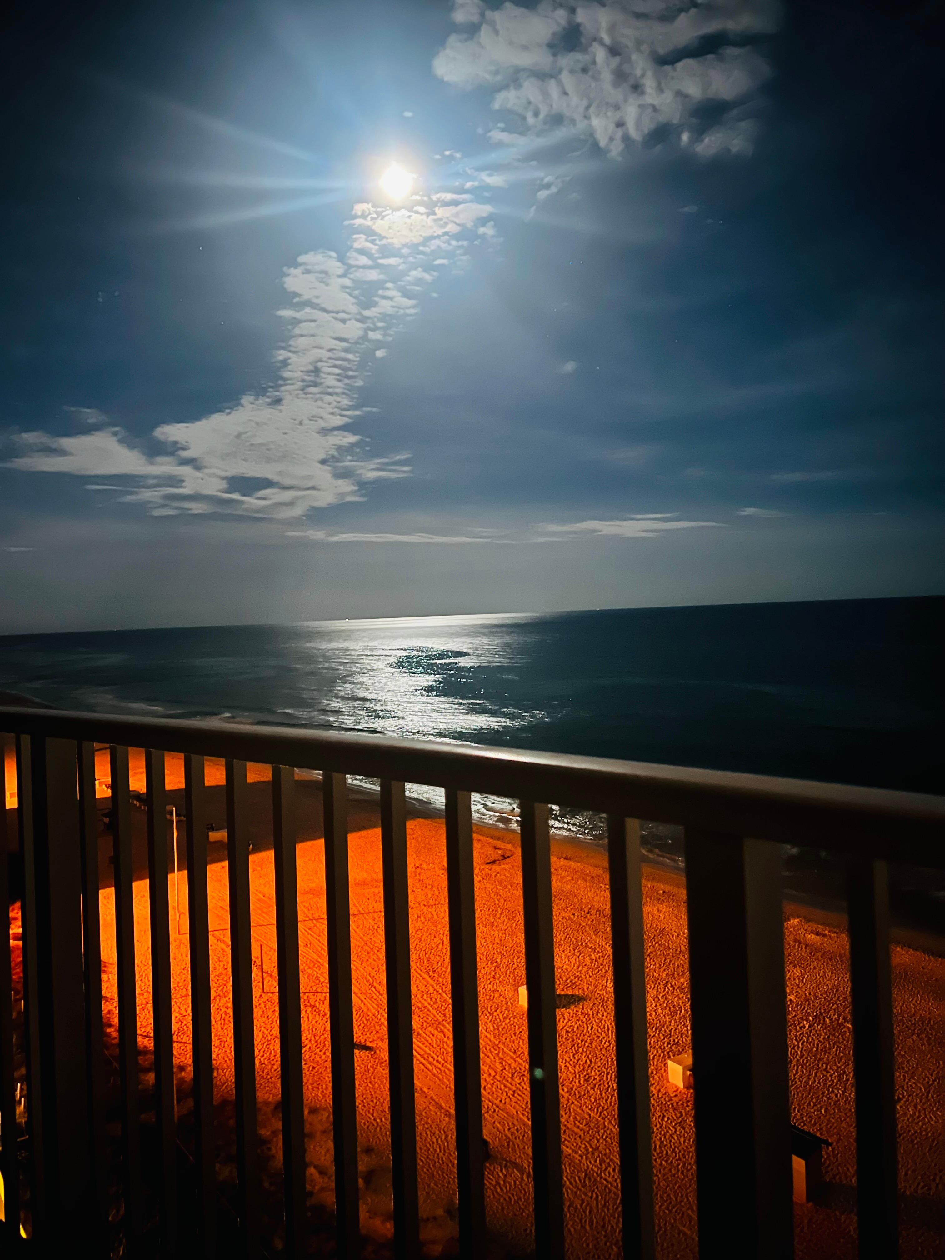 Moon from balcony 