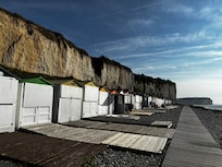 Unten am Strand, wenige Meter vom Haus.