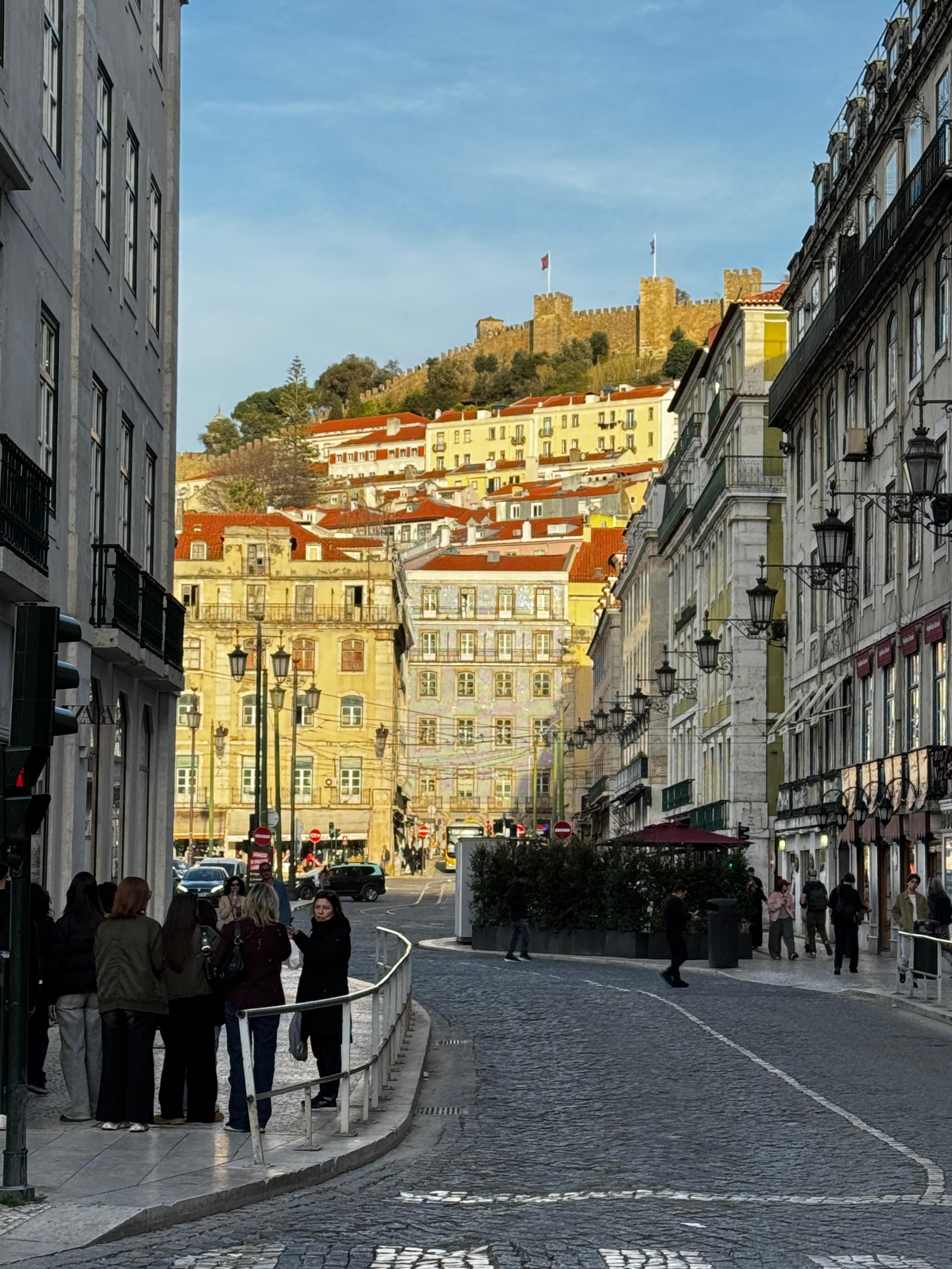 旅館離無花果廣場約20公尺